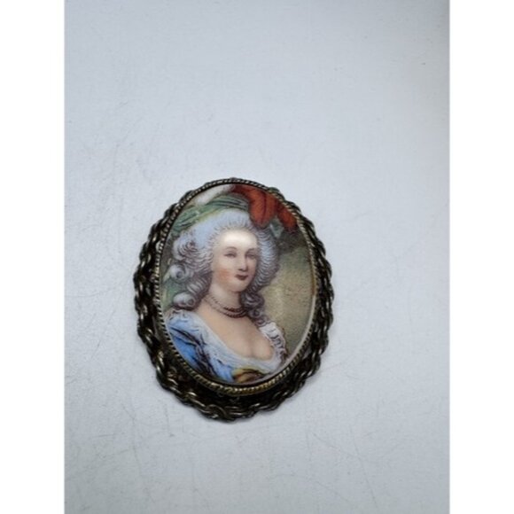Vintage Brooch Ornate Porcelain Gold Tone Portrait Lovely Lady Unbranded - Picture 5 of 13